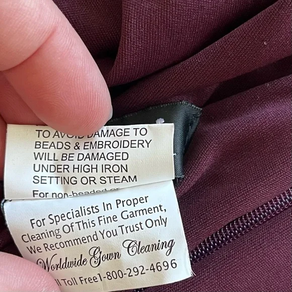 JOVANI EVENING GOWN W/ RUCHING AND EMBELLISHED SHOULDER DETAILS SIZE 20 - Picture 4 of 10